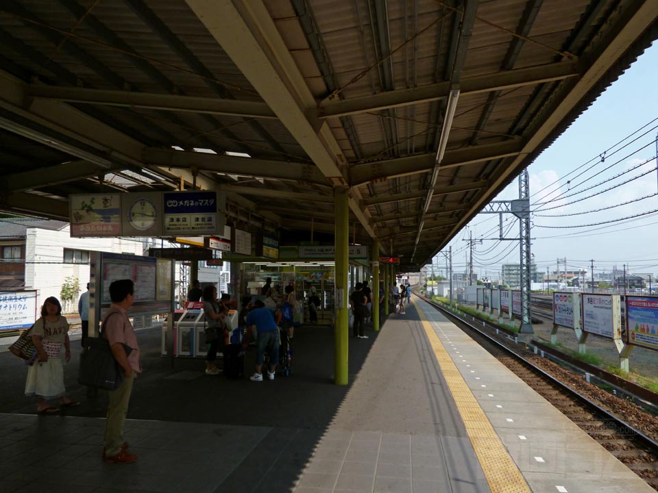 近鉄津駅ホーム