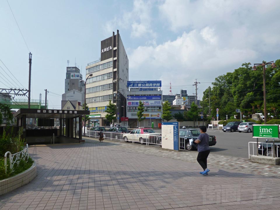 近鉄・JR・伊勢鉄道津駅西口前
