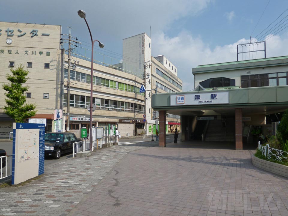 近鉄・JR・伊勢鉄道津駅西口前
