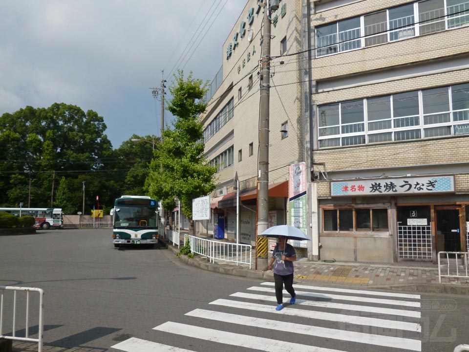近鉄・JR・伊勢鉄道津駅西口前