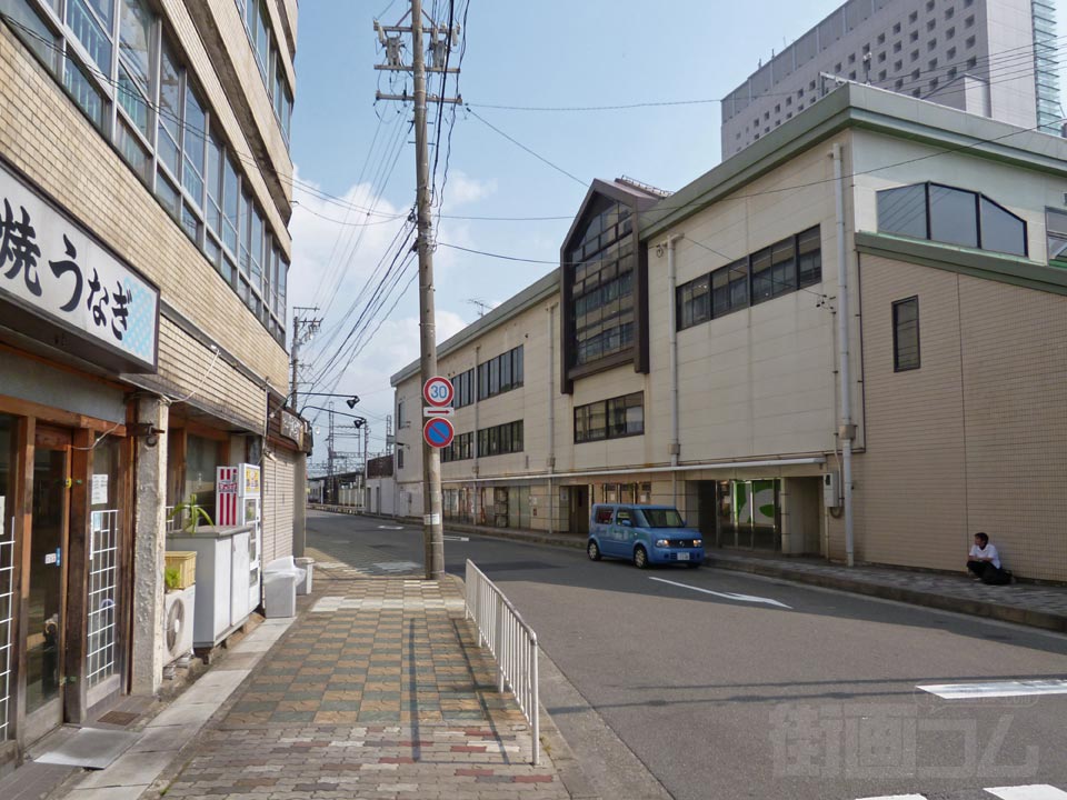 近鉄・JR・伊勢鉄道津駅西口前
