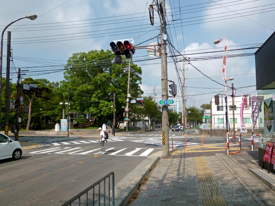 津駅西交差点