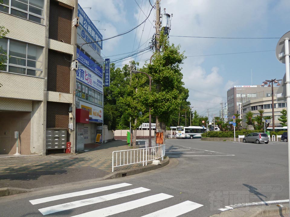 近鉄・JR・伊勢鉄道津駅西口前