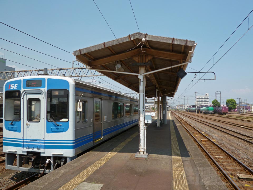 伊勢鉄道四日市駅ホーム