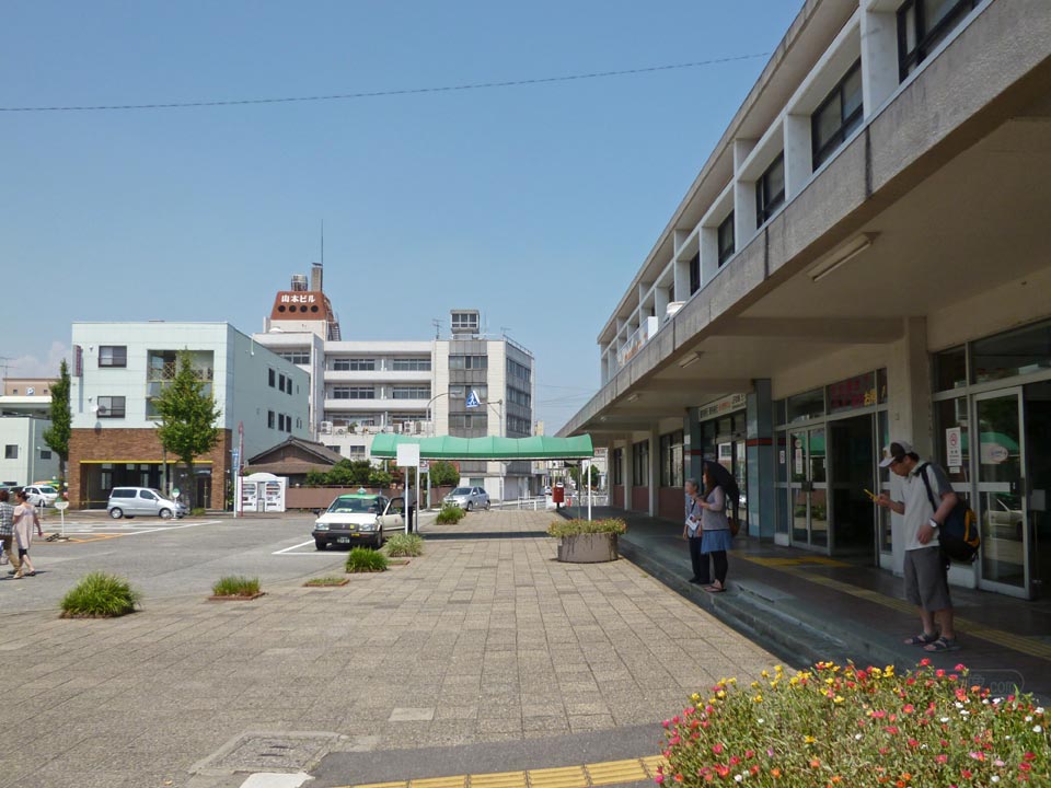 JR・伊勢鉄道四日市駅前