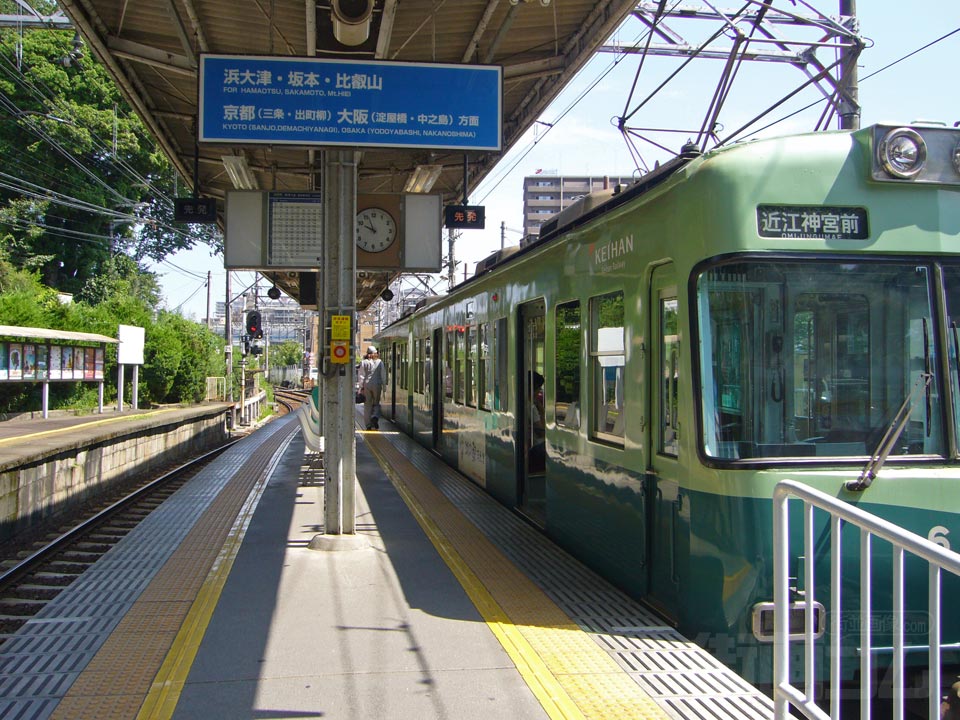 京阪石山寺駅ホーム写真画像