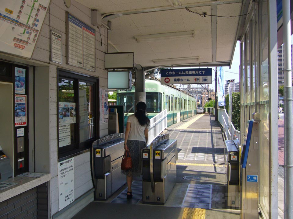 京阪石山寺駅改札口写真画像