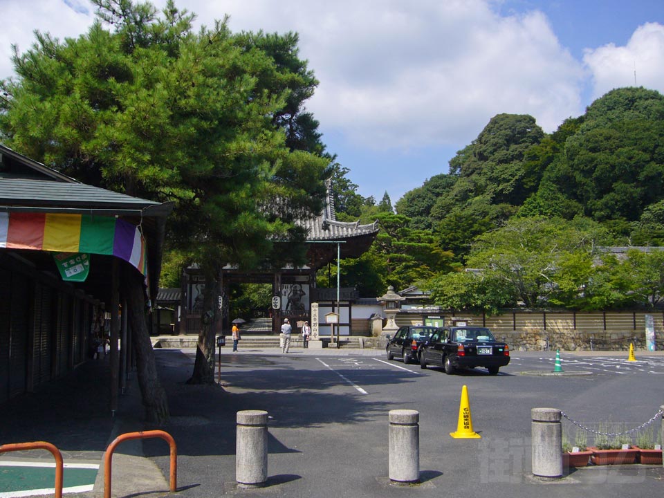 石山寺東大門前写真画像