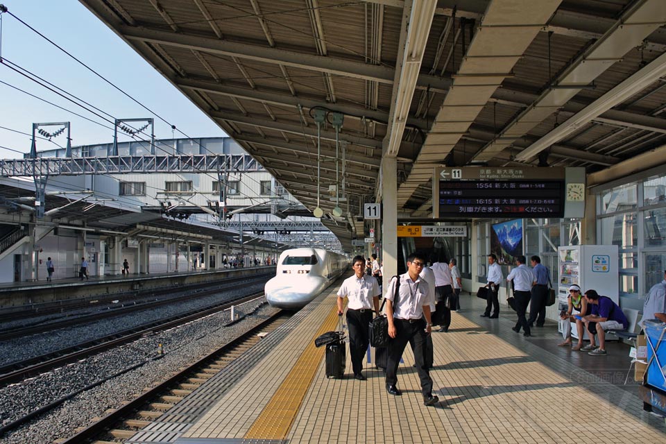 JR米原駅ホーム(東海道新幹線)