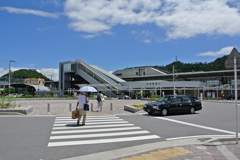 JR米原駅西口前