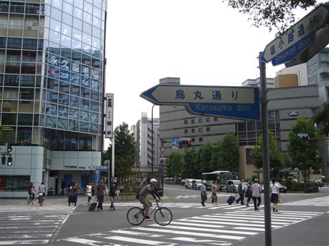 烏丸塩小路交差点写真画像