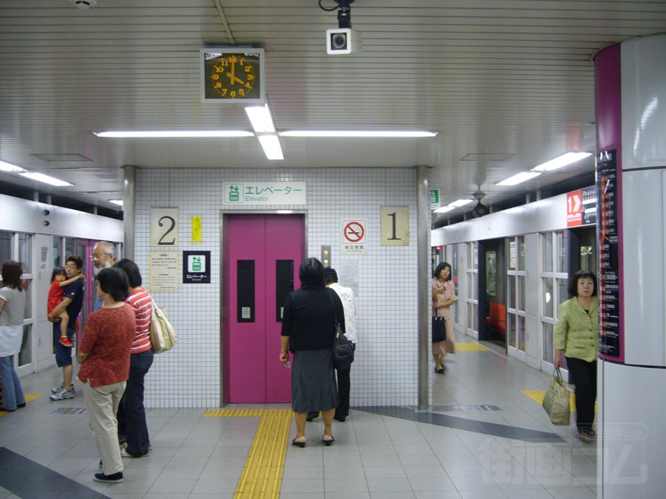 京都市営地下鉄三条京阪駅写真画像