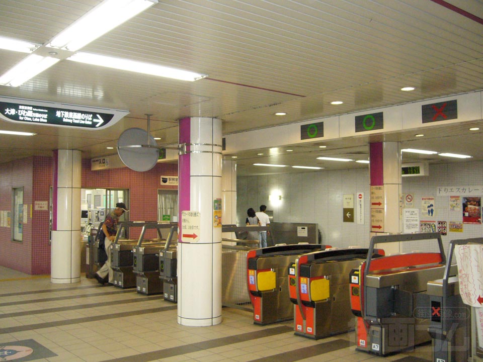 京都市営地下鉄三条京阪駅写真画像