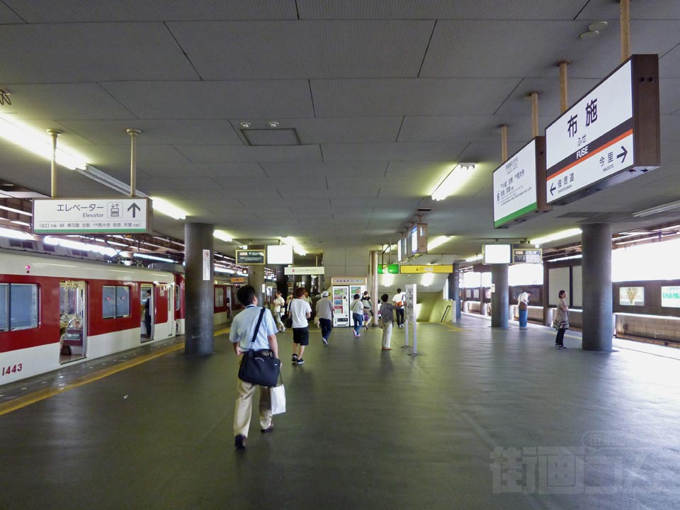 近鉄布施駅ホーム