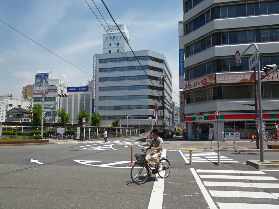布施駅南交差点