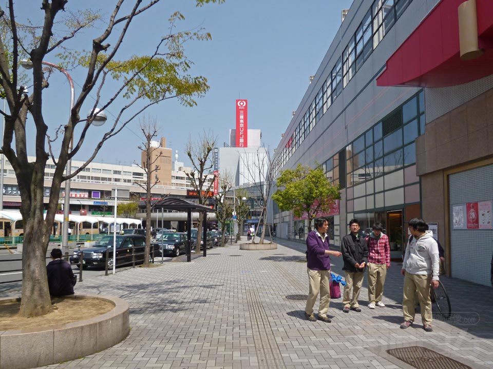 阪急茨木市駅西口前