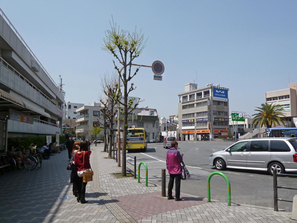 阪急茨木市駅西口前