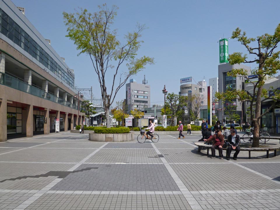 阪急茨木市駅東口前