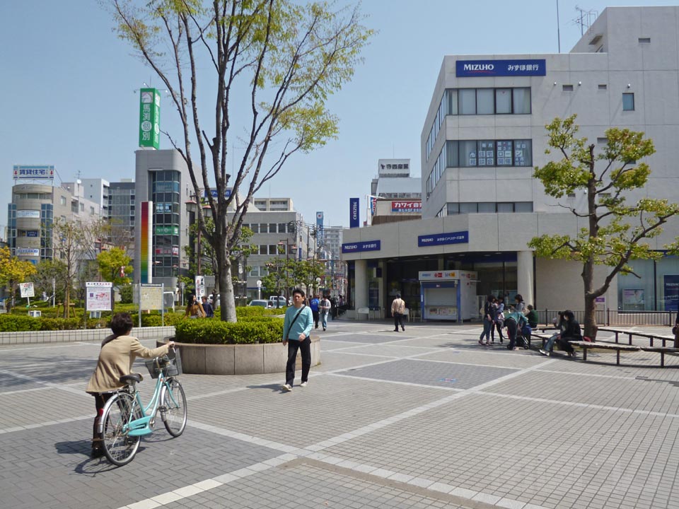 阪急茨木市駅東口前