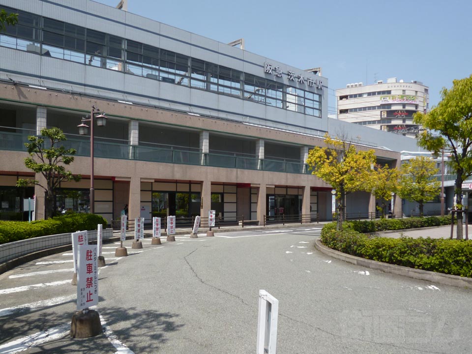 阪急茨木市駅東口前