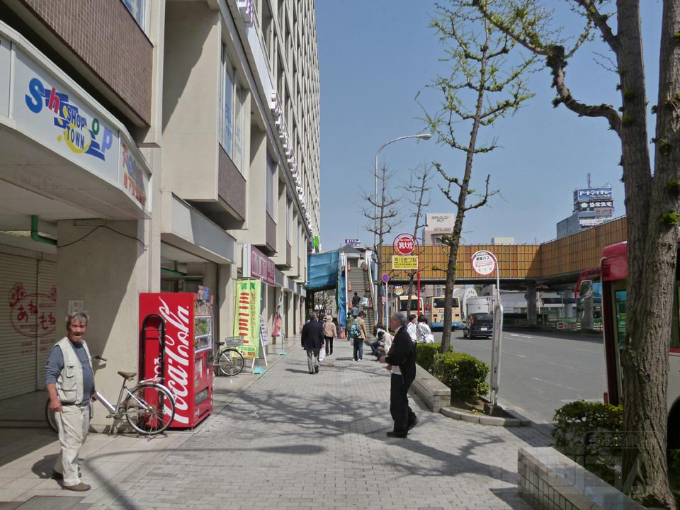 JR茨木駅西口前