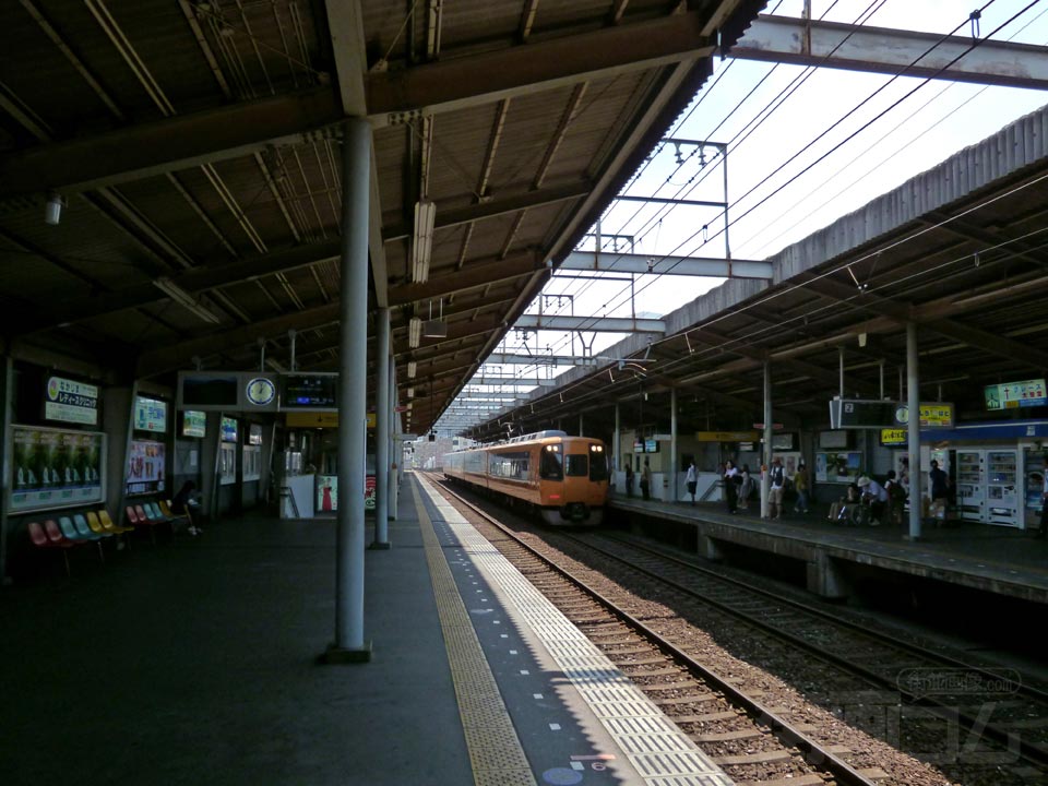 近鉄八尾駅ホーム