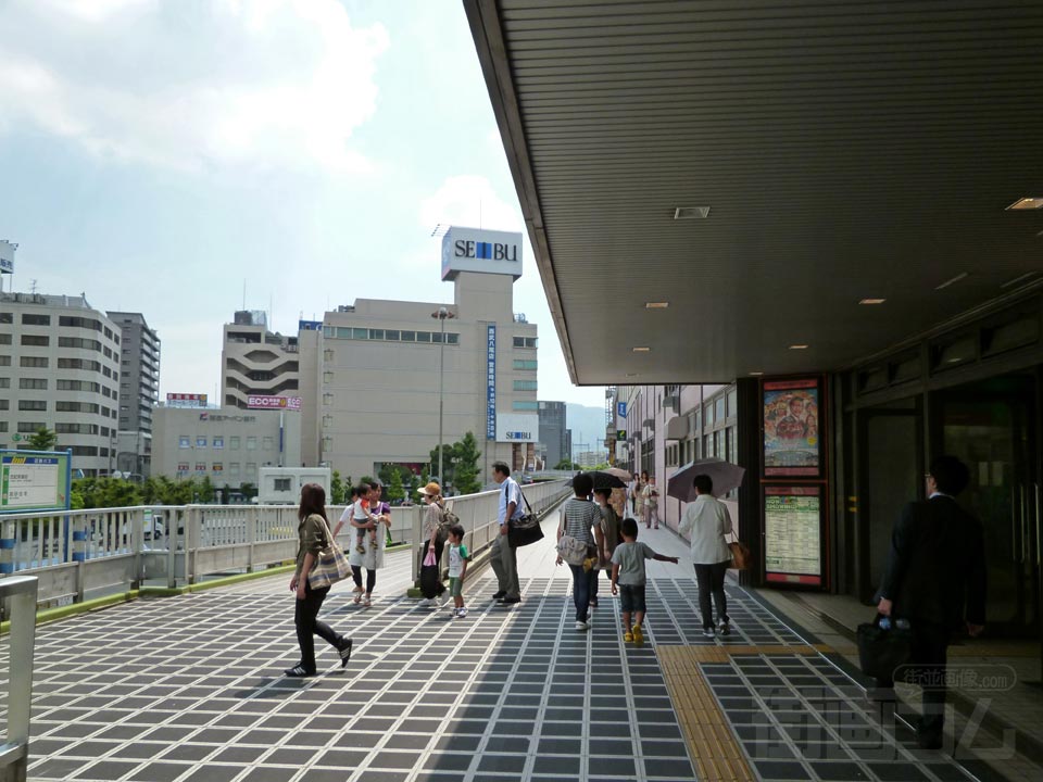 近鉄八尾駅中央口北側前