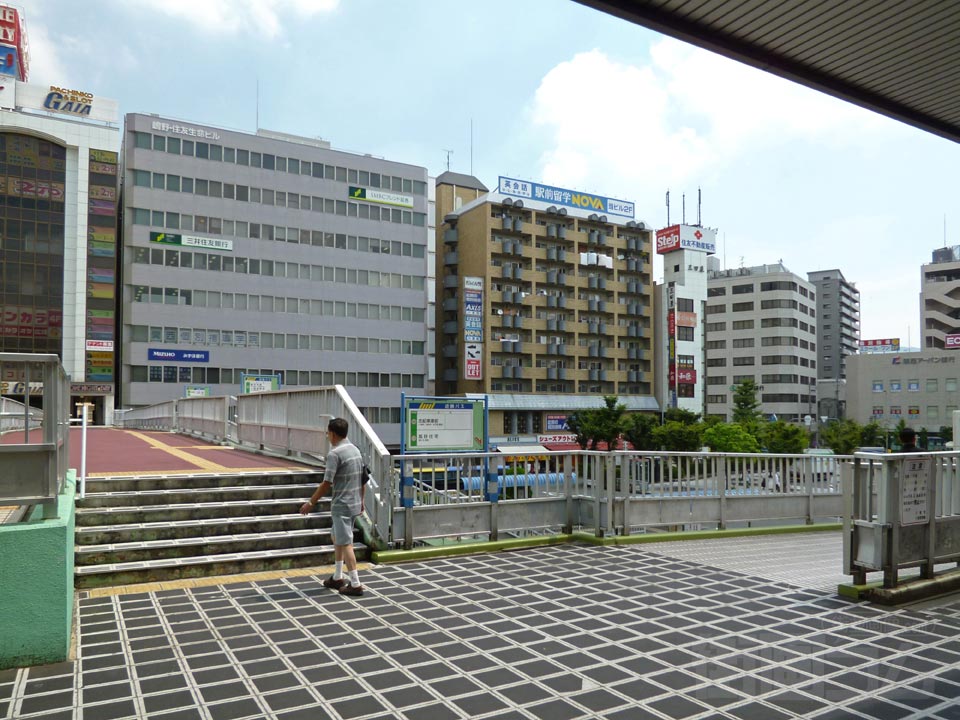 近鉄八尾駅中央口北側前