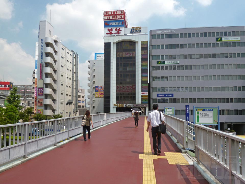 近鉄八尾駅中央口北側前
