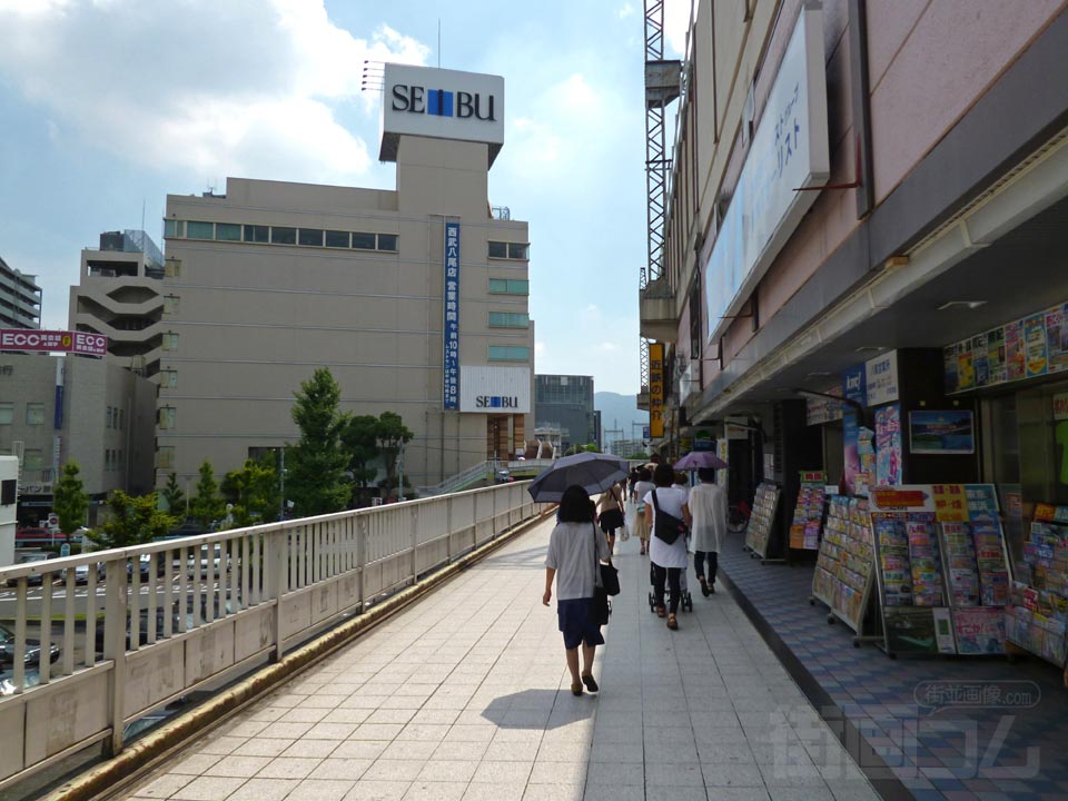 近鉄八尾駅中央口北側