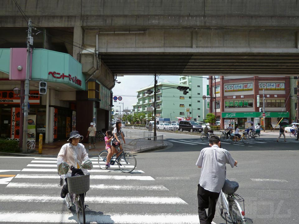 近鉄八尾駅東交差点