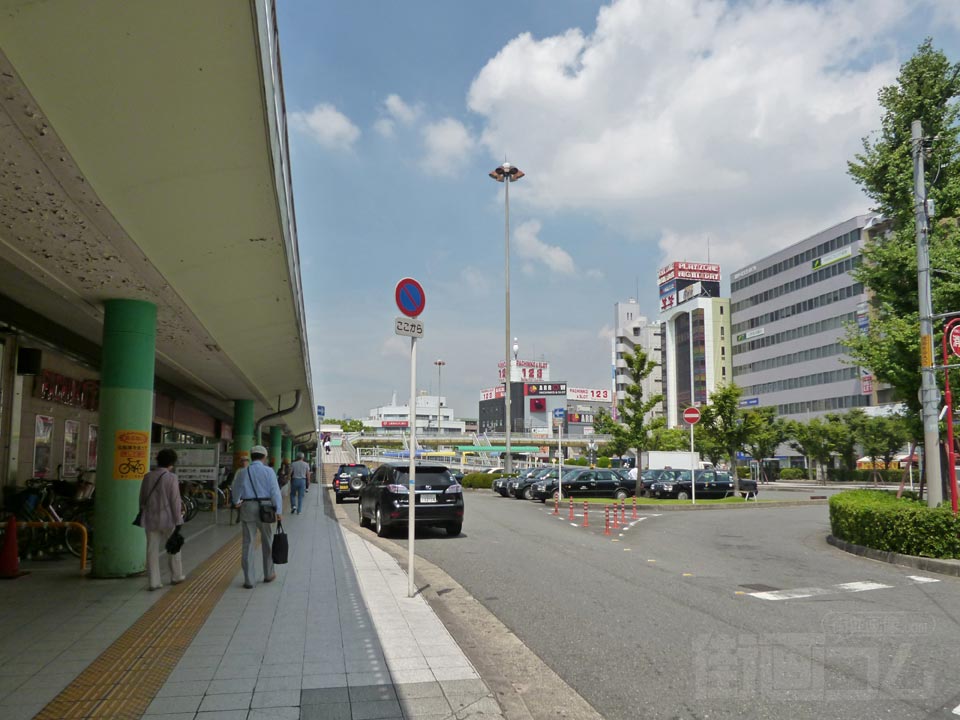 近鉄八尾駅中央口北側前