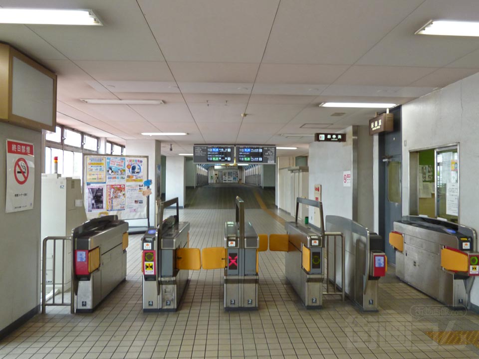 近鉄八尾駅西改札口