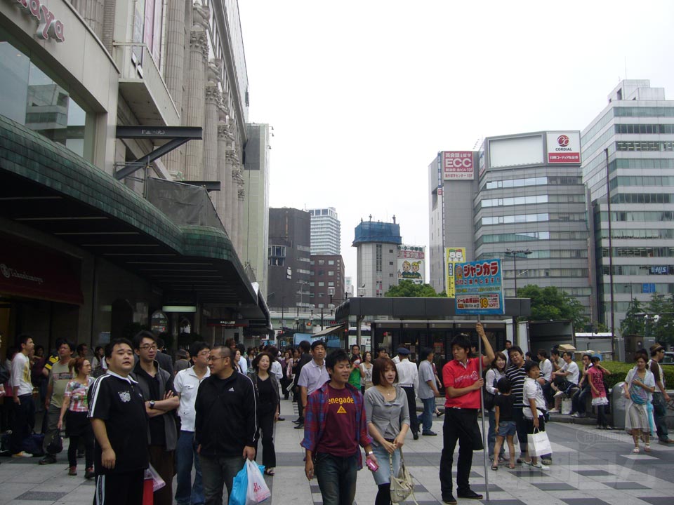 南海難波駅前