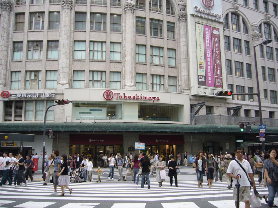 南海難波駅前スクランブル交差点