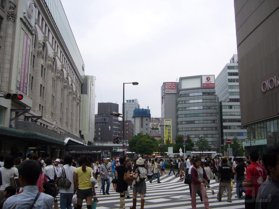 南海難波駅前スクランブル交差点