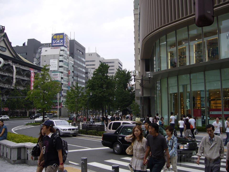 南海難波駅前