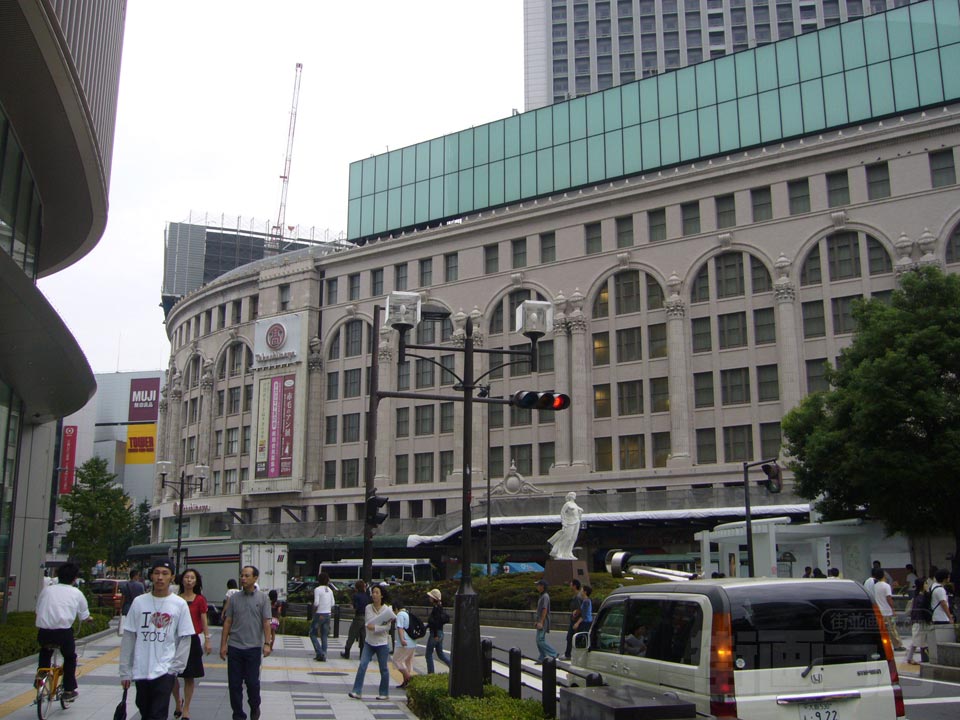 南海難波駅前