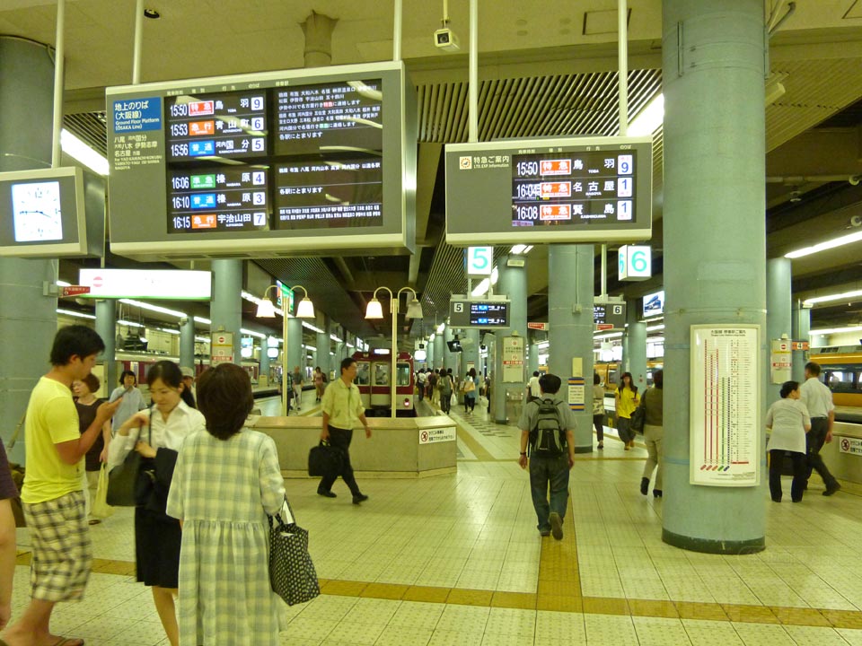 近鉄大阪上本町駅ホーム