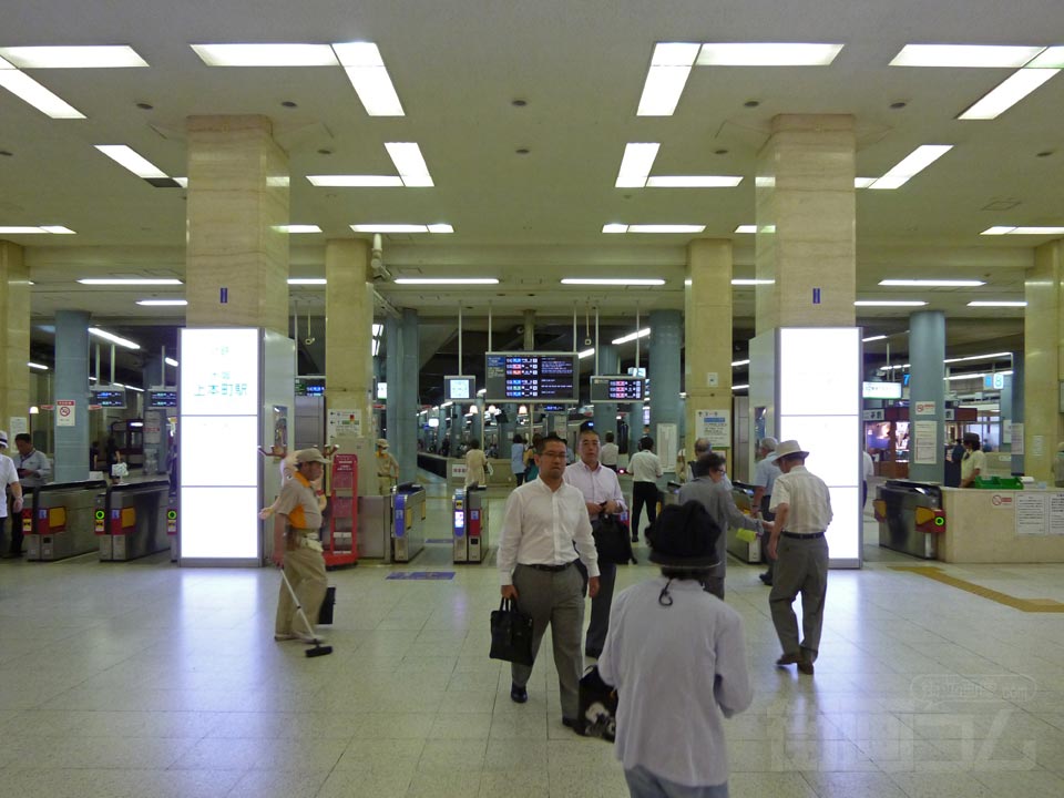 近鉄大阪上本町駅改札口