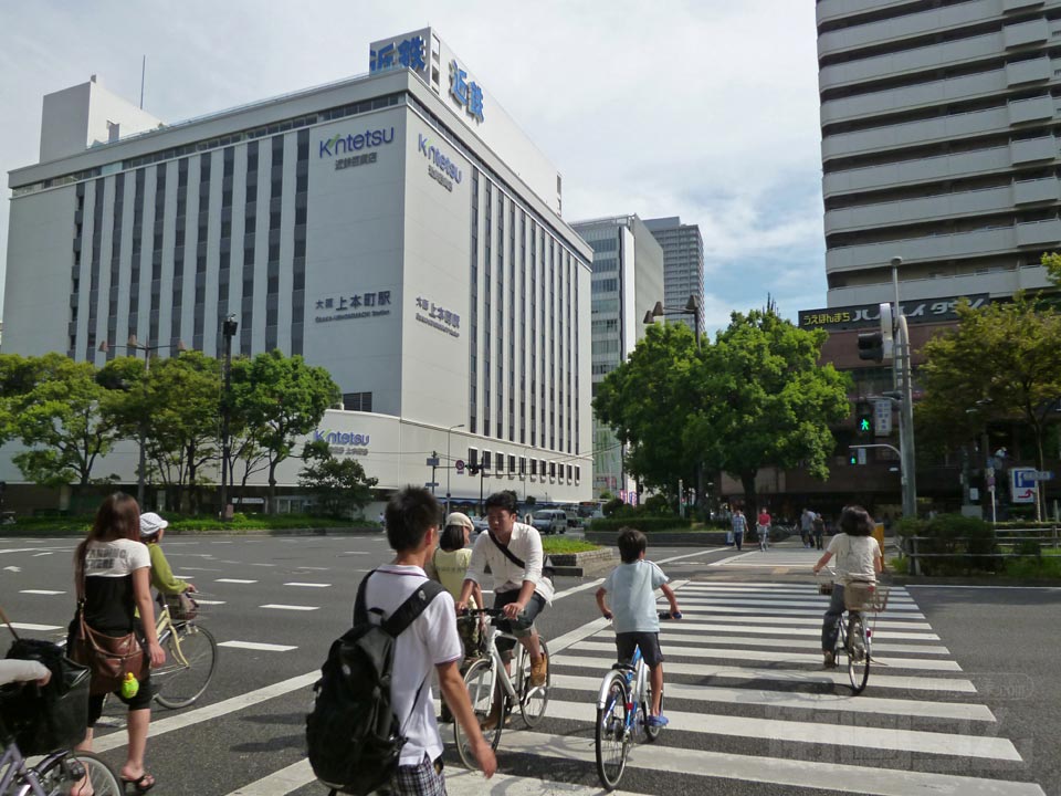 上本町六丁目交差点