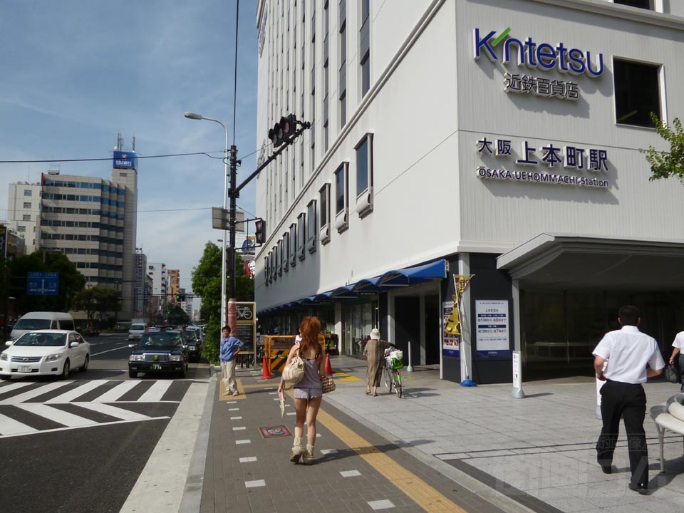 近鉄大阪上本町駅前