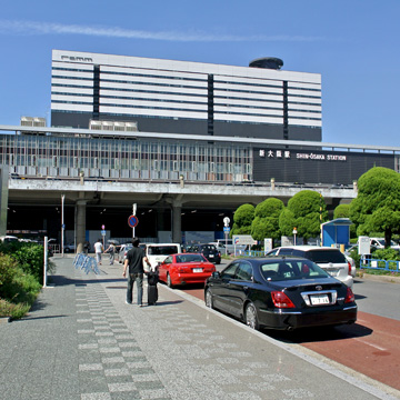 新大阪駅周辺の街並み