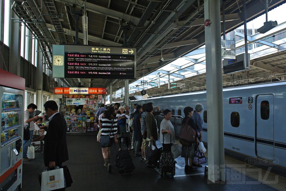 JR新大阪駅ホーム(山陽新幹線・九州新幹線)