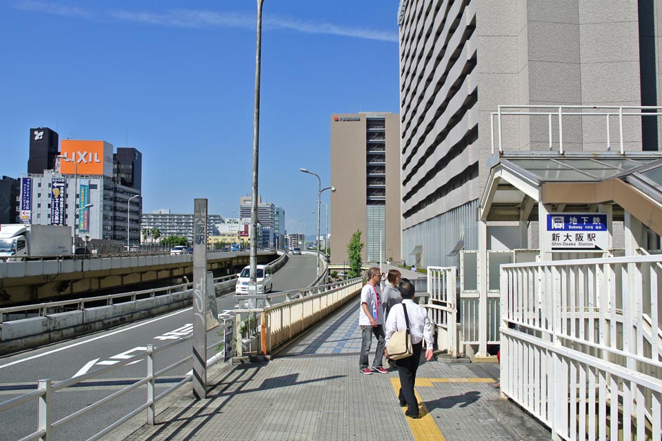 新大阪駅前