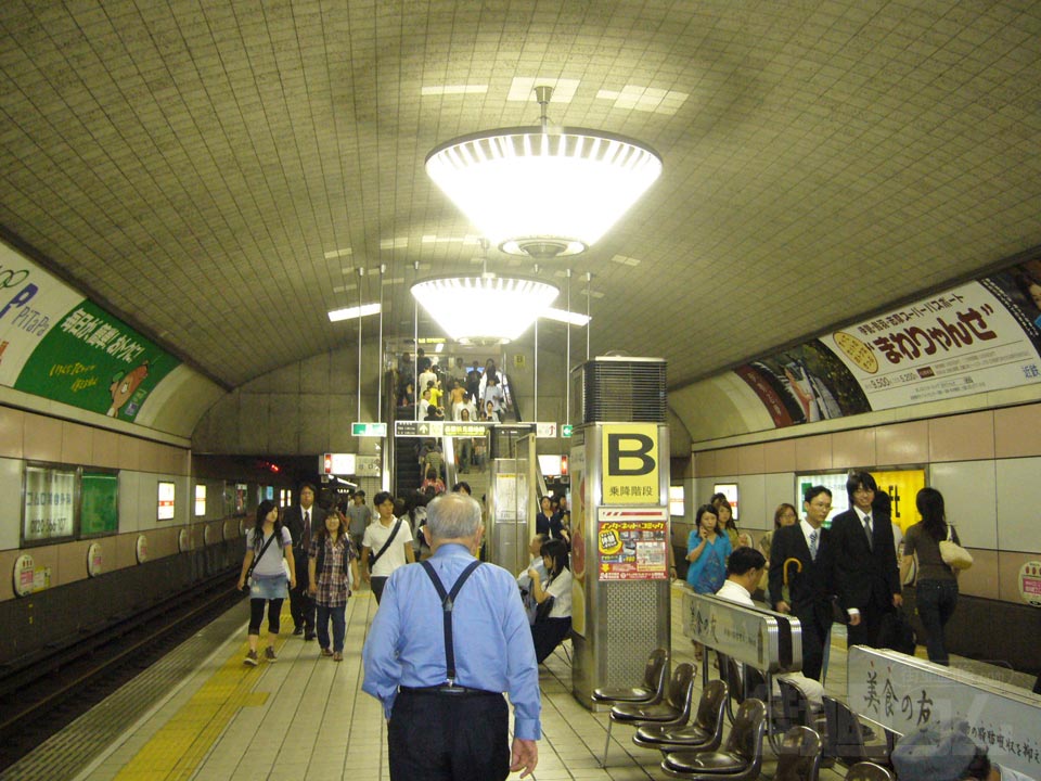 大阪市営地下鉄心斎橋駅