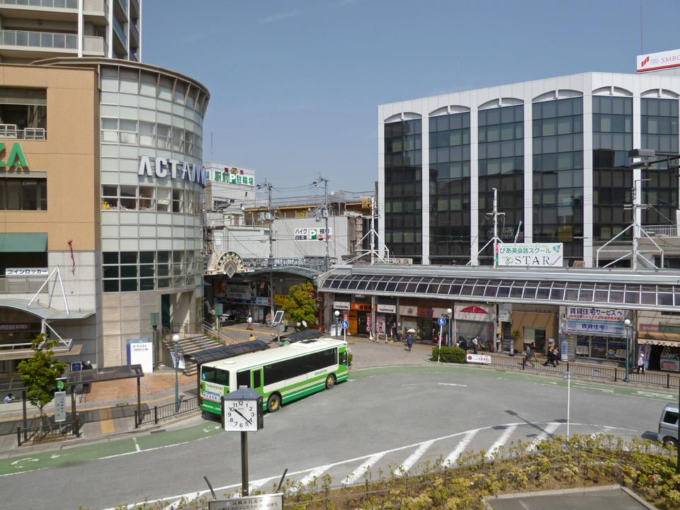 JR高槻駅北口前