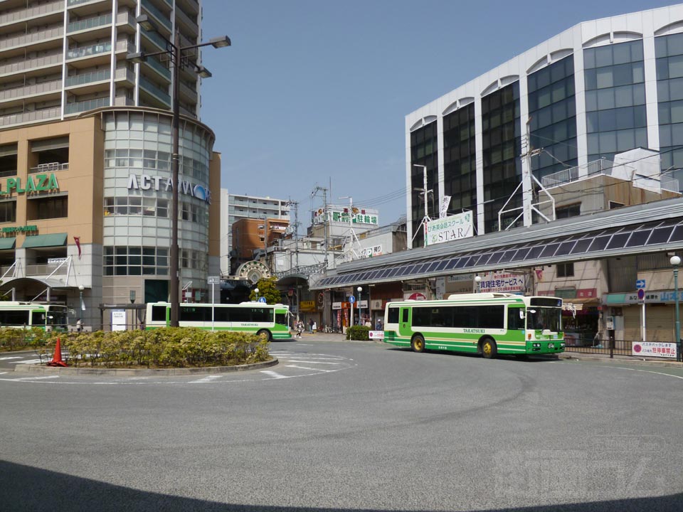 JR高槻駅北口前