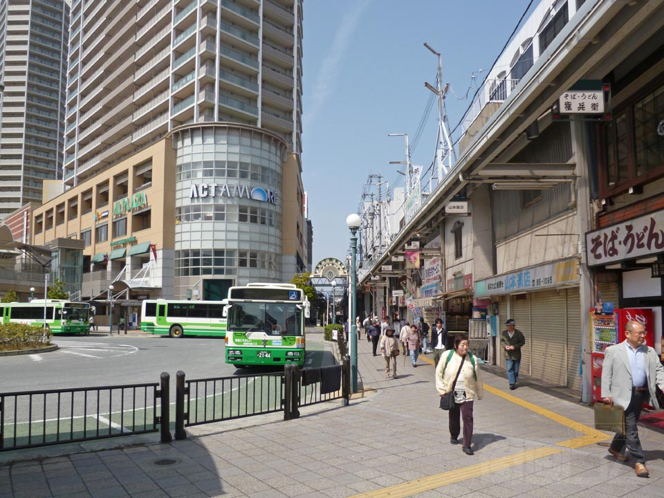 JR高槻駅北口前
