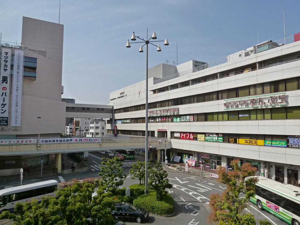 JR高槻駅南口前